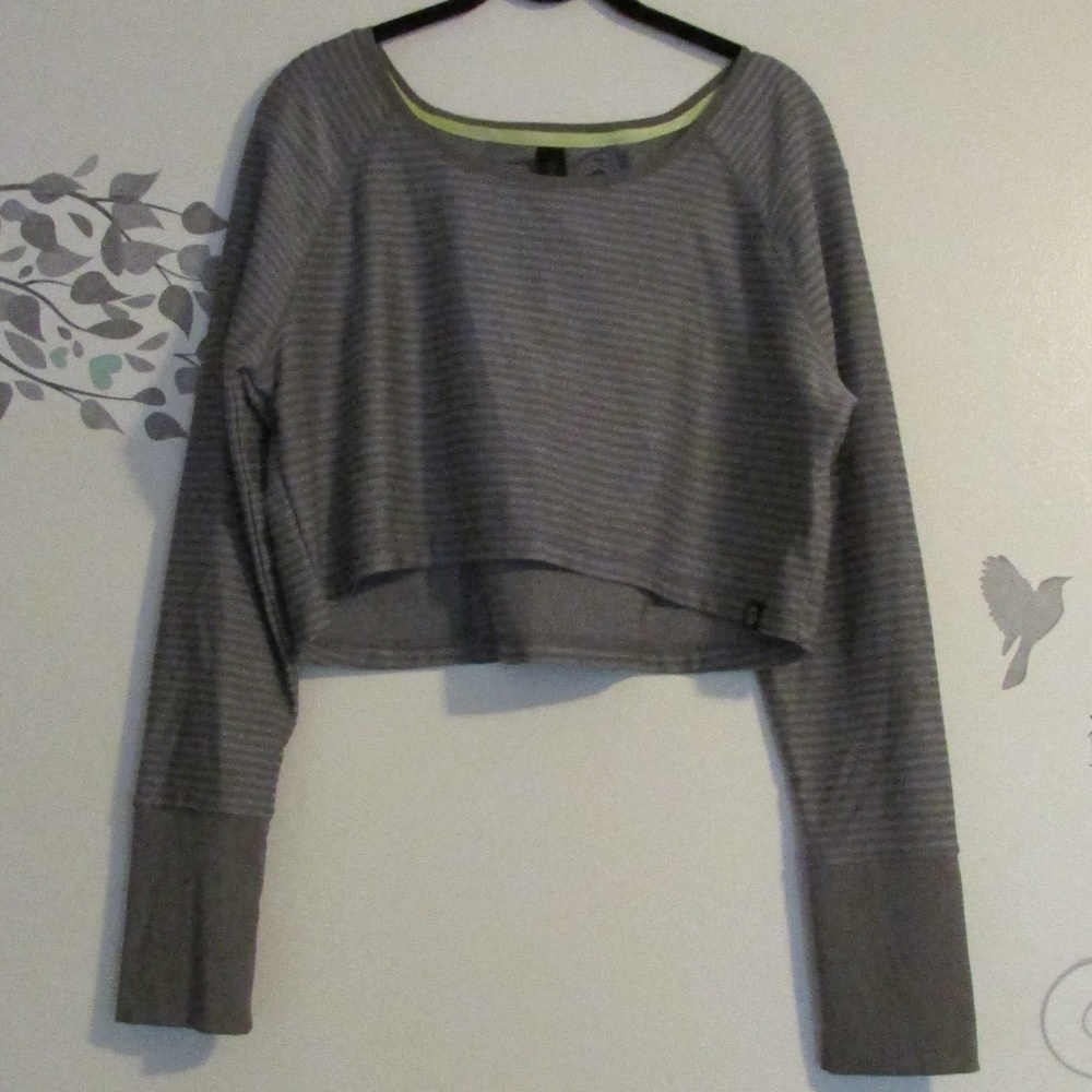 Mondetta Hi/Lo, LS Cropped Athletic Top.