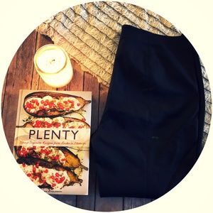 St. John Crepe Marocain Emma Style Ankle Pants