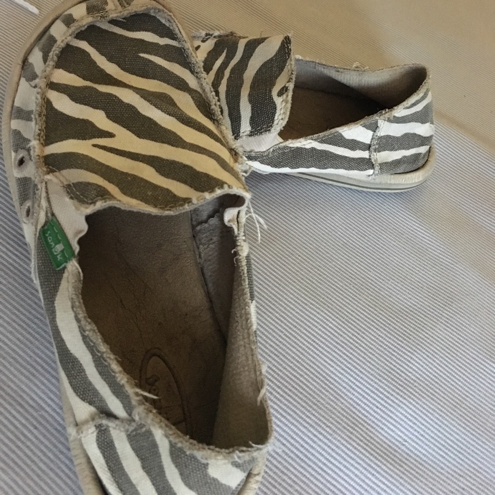 tiger striped Sanuks - Picture 1 of 3