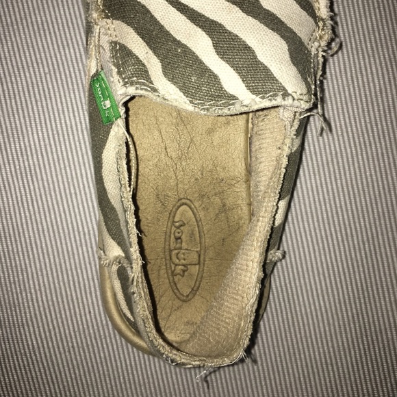 tiger striped Sanuks - Picture 2 of 3