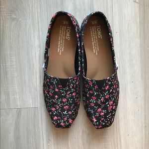 Women’s Toms