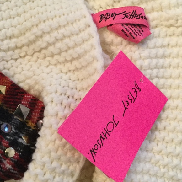 Betsey Johnson cable knit scarf with red bow - Picture 4 of 4