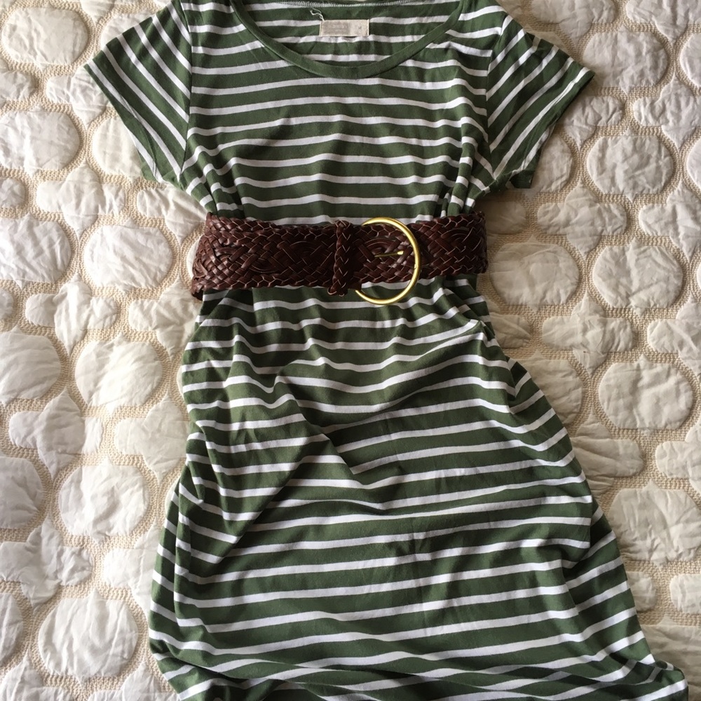 NOT AVAILABLE Maternity Old Navy short sleeved kne