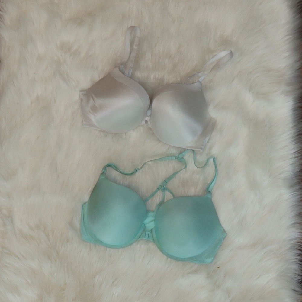 ✨SALE✨Victoria secret white and Tiffany blue bra.