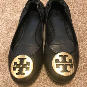 Tory Burch Reva Flat in black/gold