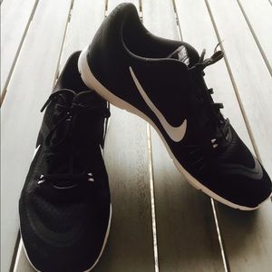 Women's Nike Flex Trainer 6 in Black & White
