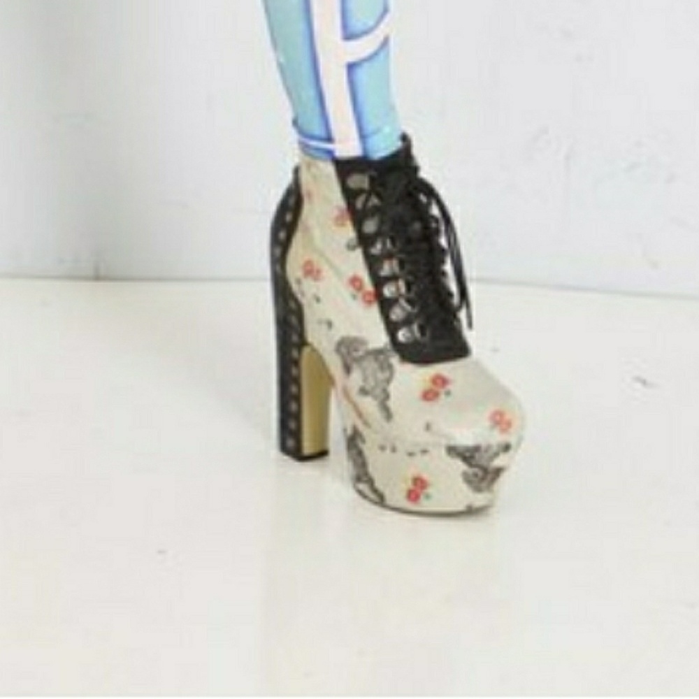 ISO these Iron fist platform boots