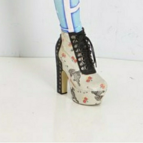 ISO these Iron fist platform boots - Picture 1 of 1