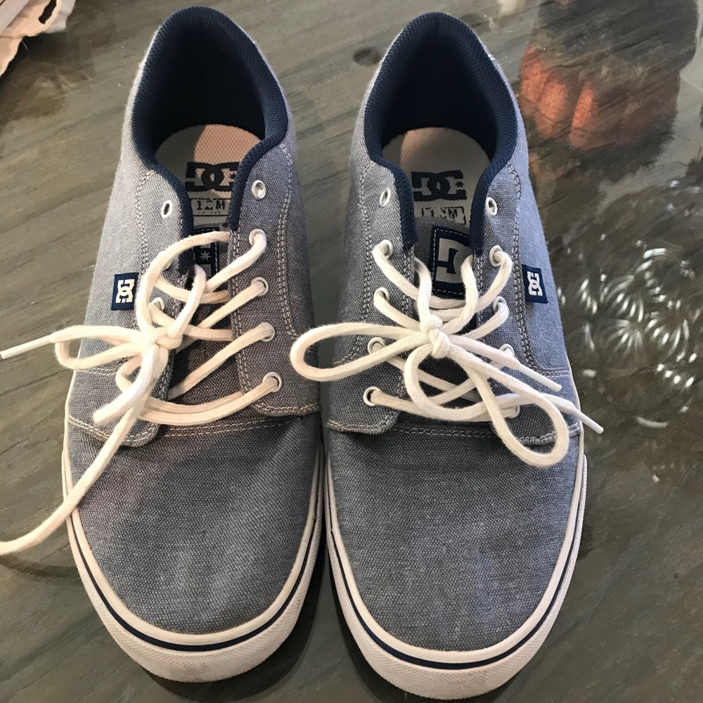 Men’s DC tennis shoes