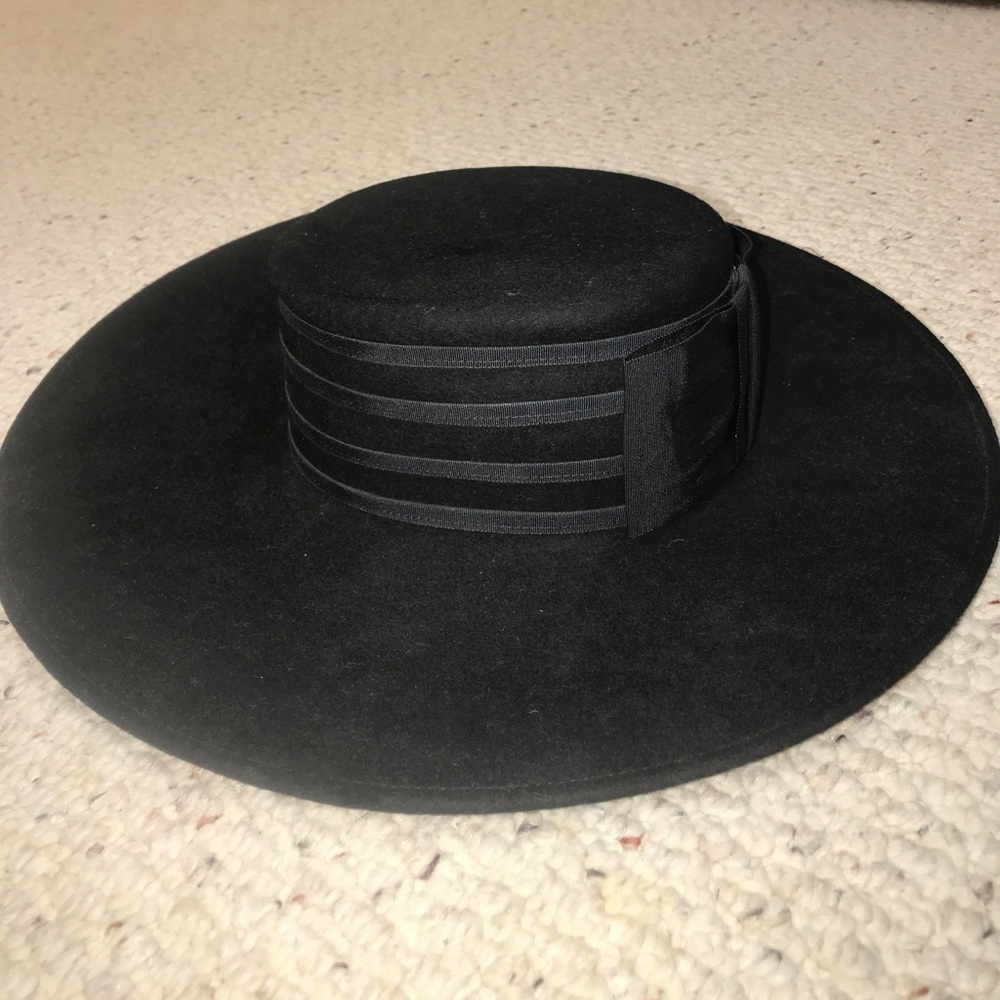 Black wide brim wool hat