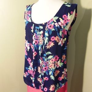 Floral navy and bright pink green adorable blouse!