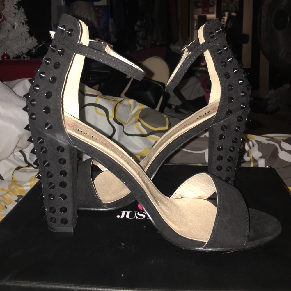 SEXY BLACK STUDDED HEELS