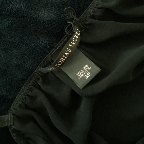 Sexy Silk Slip On 😍 - Picture 4 of 7