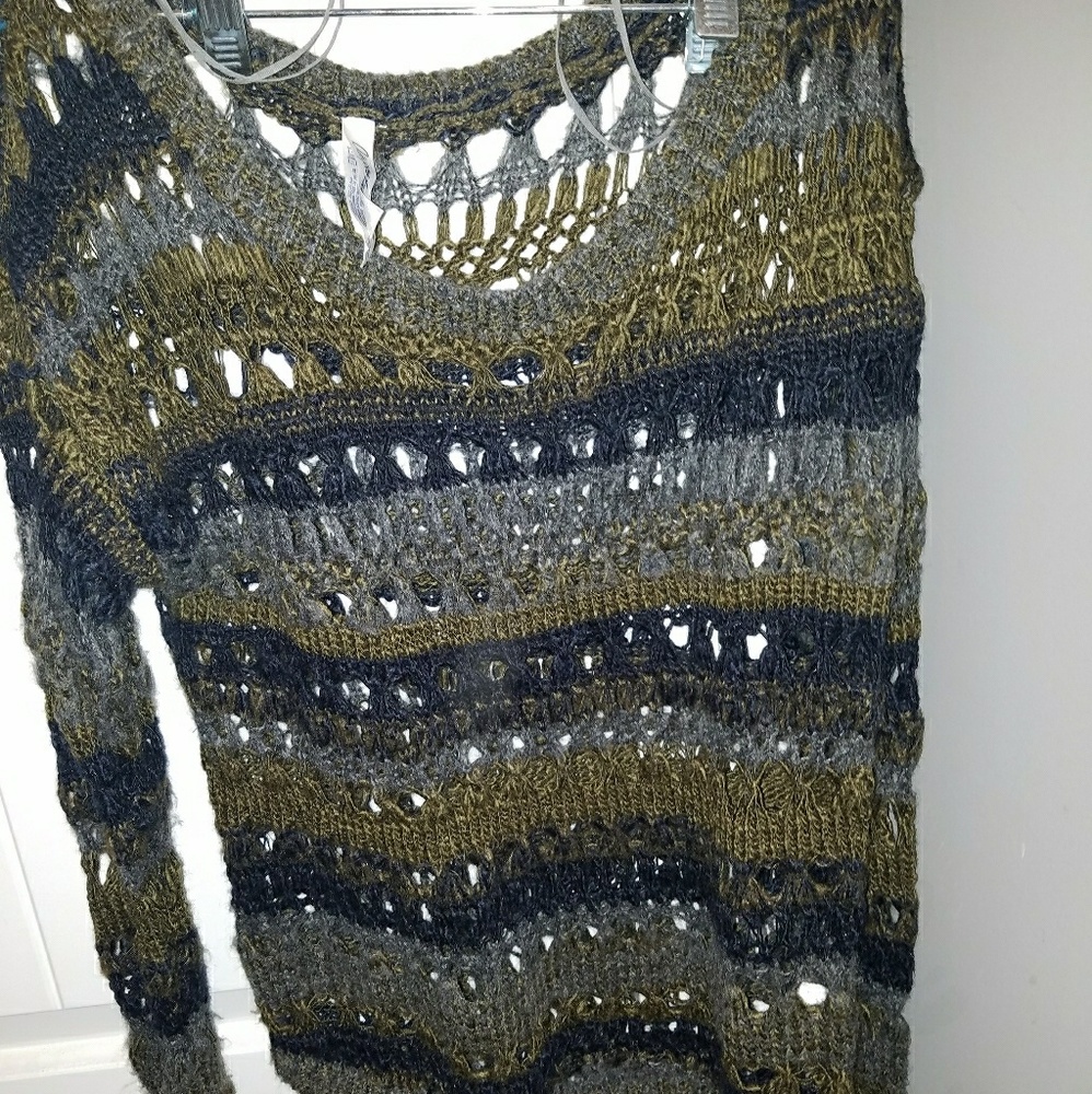 Aeropastle sweater size small