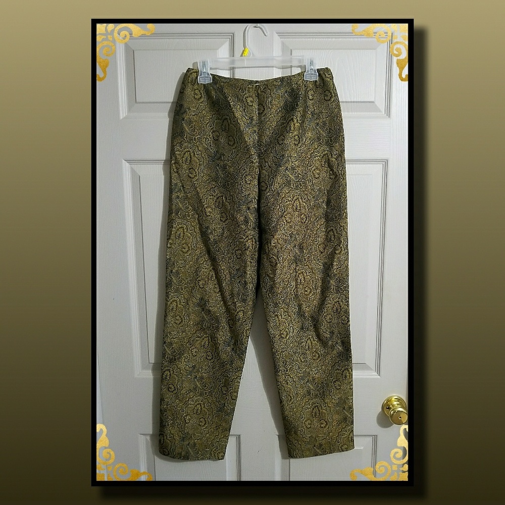 Classy Straight-legged Pants with Unique Pattern