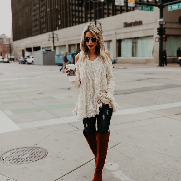 LAST 2! Cold shoulder top - Picture 4 of 4