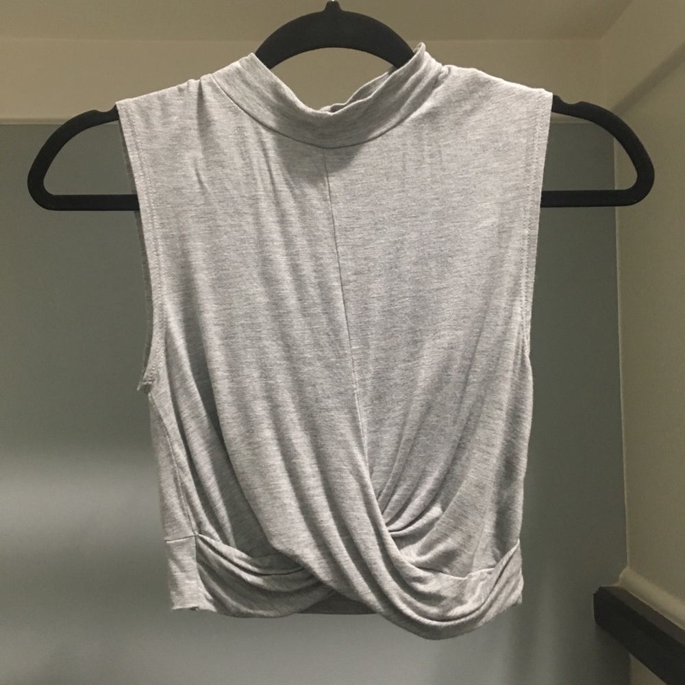 F21 GRAY TWIST FRONT CROP TOP