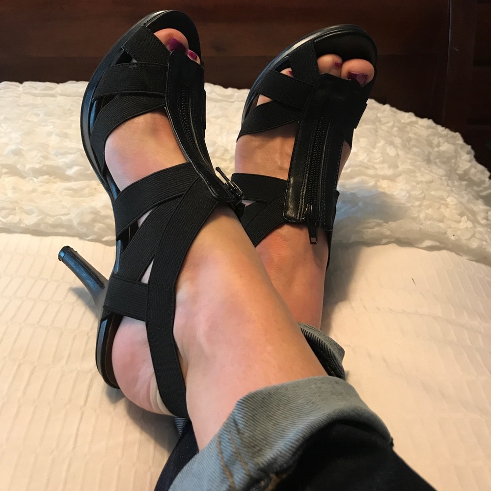Apt 9 Black strappy heels Size 8