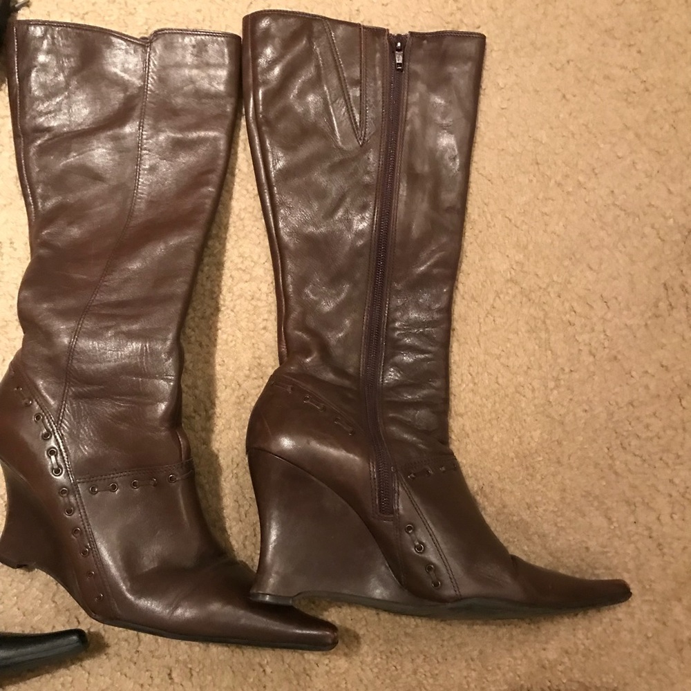 Brown pointy toe wedge boots