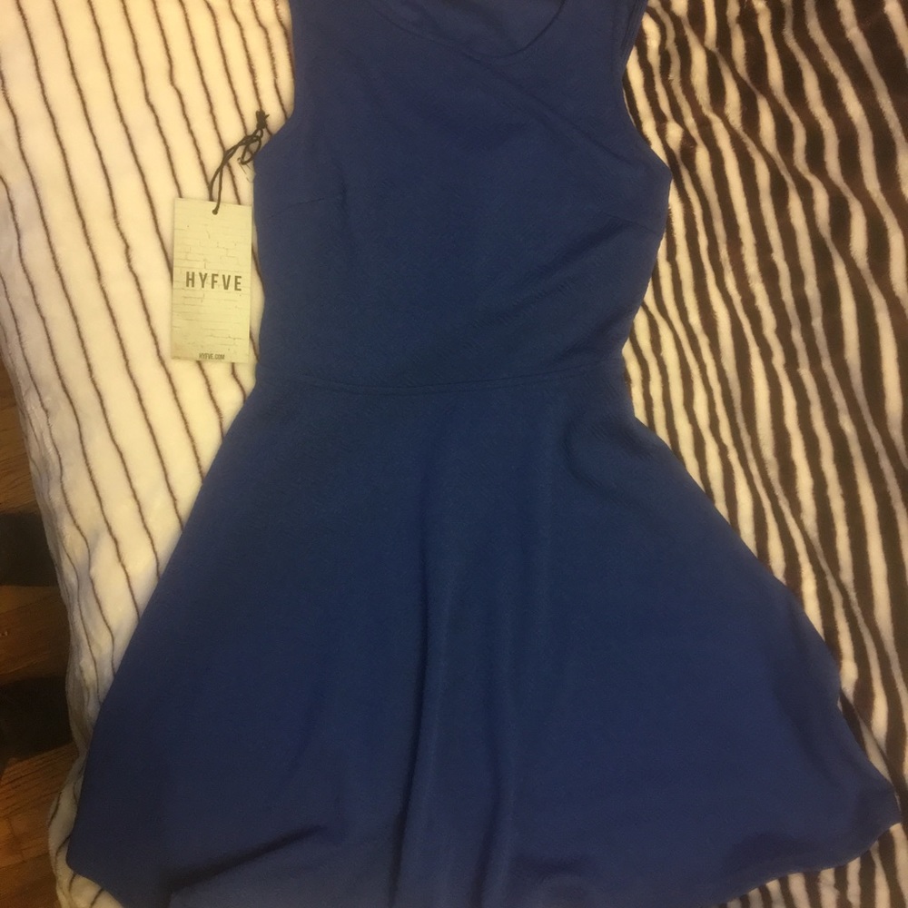 Dresses - Picture 4 of 8