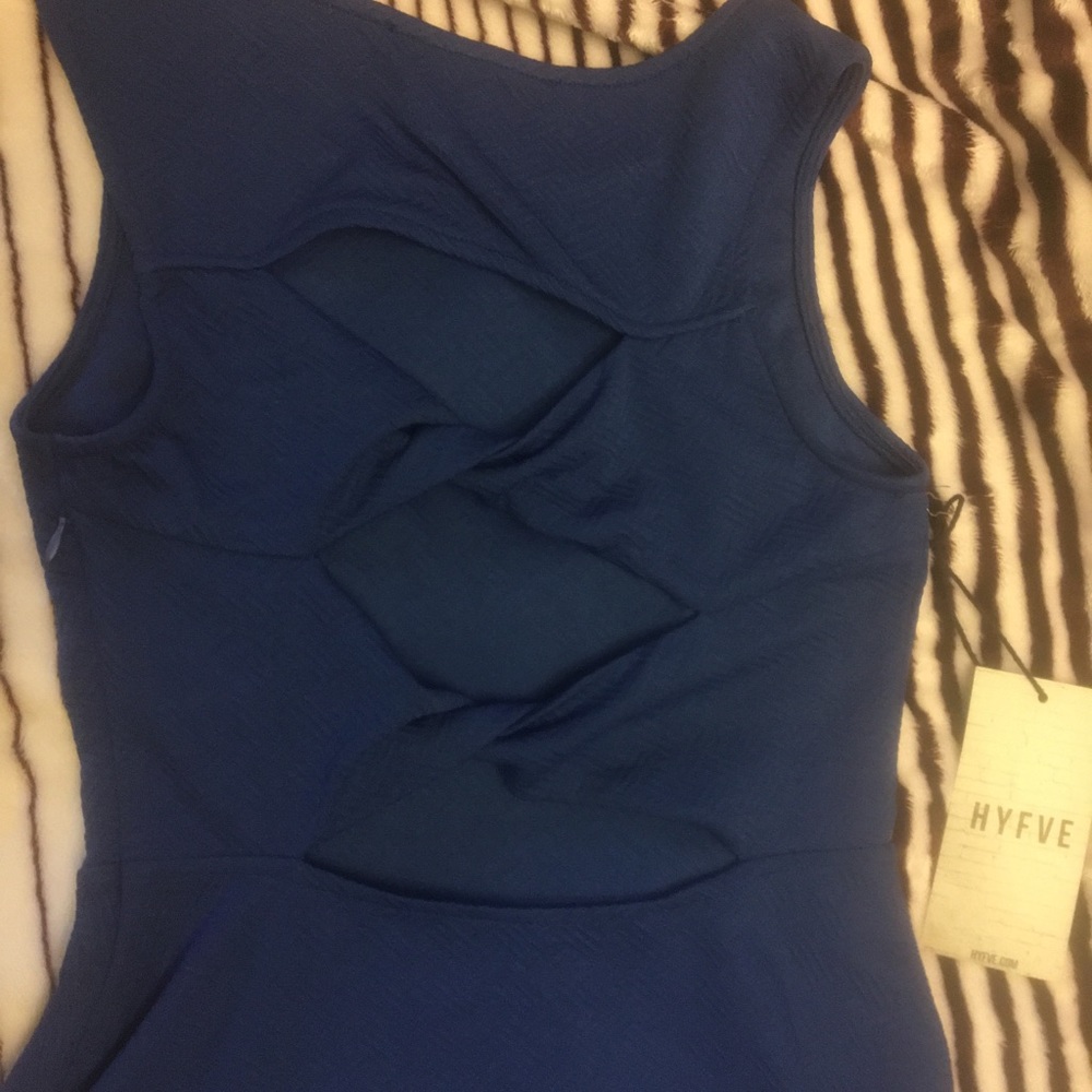 Dresses - Picture 5 of 8