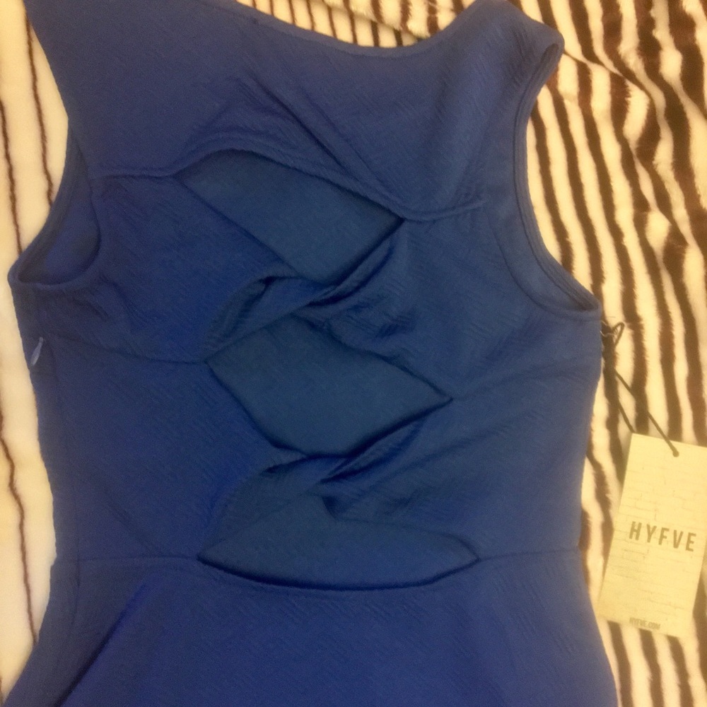 Dresses - Picture 7 of 8