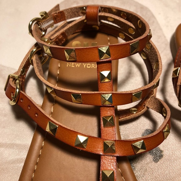 NWT SIZE 6 TAN SANDALS - Picture 3 of 6