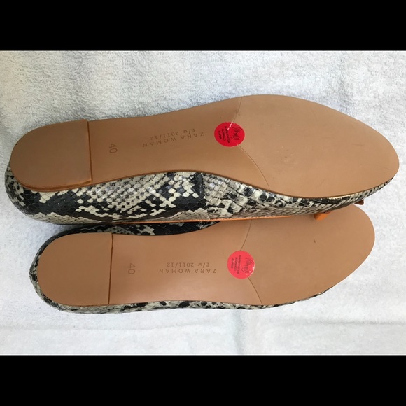 🆕 Zara Snakeskin Flats with Tan/Orange Trim - Picture 2 of 7