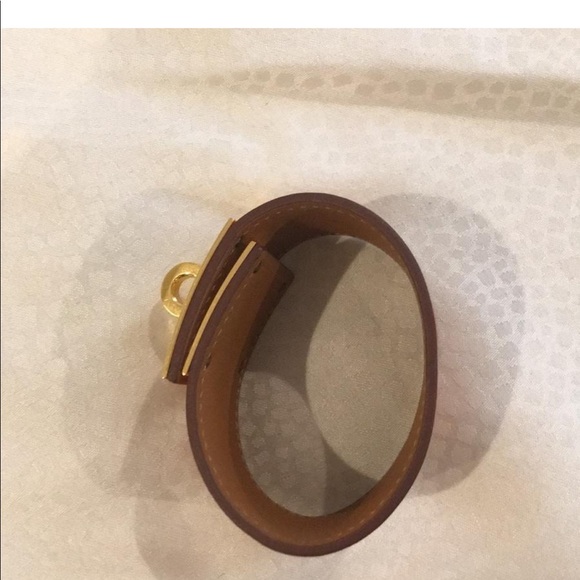 HERMÈS MINI CLIC KELLY BRACELET – EYE LUXURY CONCIERGE Hermès Kelly bracelet