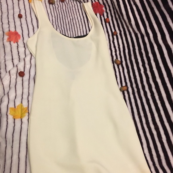 Dresses - Picture 2 of 7