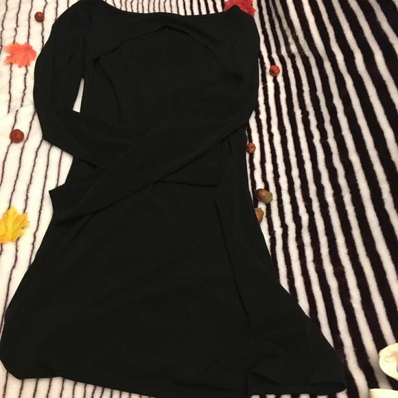 Dresses - Picture 3 of 7