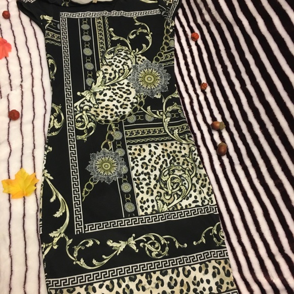 Dresses - Picture 5 of 7