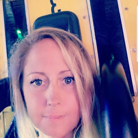 Meet your Posher, Casey - Picture 3 of 8