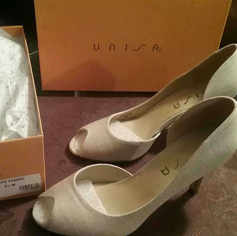 (NEW) Unisa brand  - White fabric shoe - Picture 4 of 4