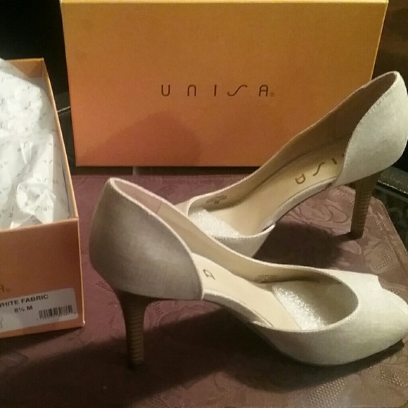 (NEW) Unisa brand  - White fabric shoe - Picture 3 of 4