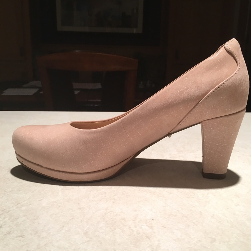 Nude low heel size 8
