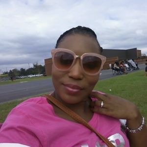 Meet your Posher, Latoya