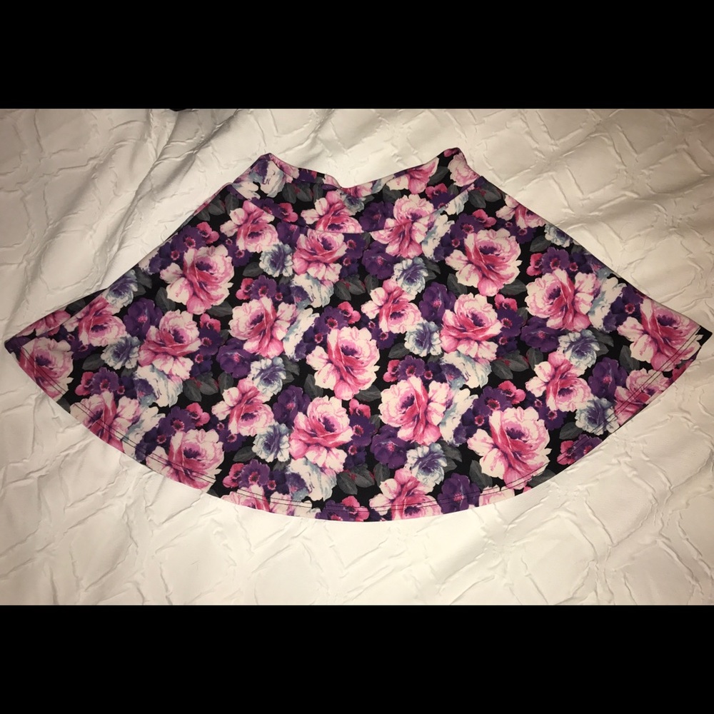 Floral skater skirt 💕🌸