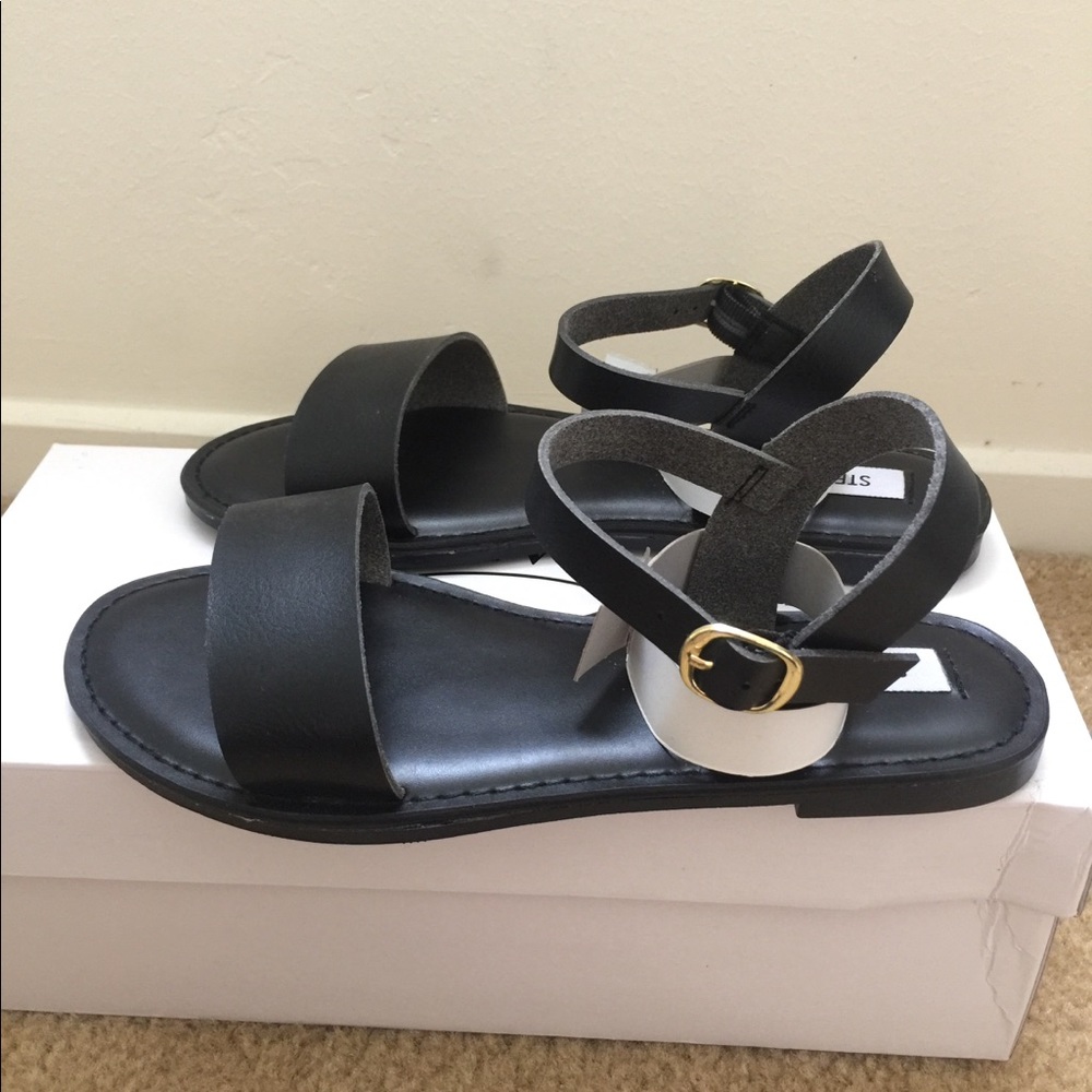 ✨ NIB Steve Madden Dafodil black sandals ✨