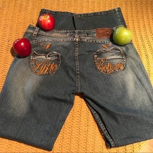 ❤️❤️🍏🍎HOST PICK Apple Bottoms Jeans 12 🍏🍎❤️❤️