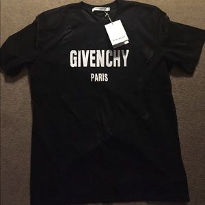 Givenchy T shirt Size Medium ua ACCEPTING OFFERS