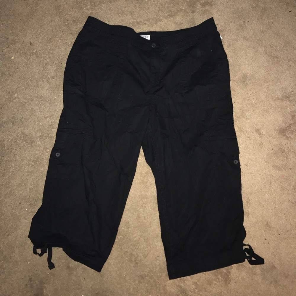 Black St John's Bay capris