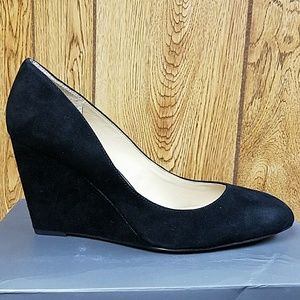 ANN TAYLOR - MOLLY SUEDE WEDGE PUMP