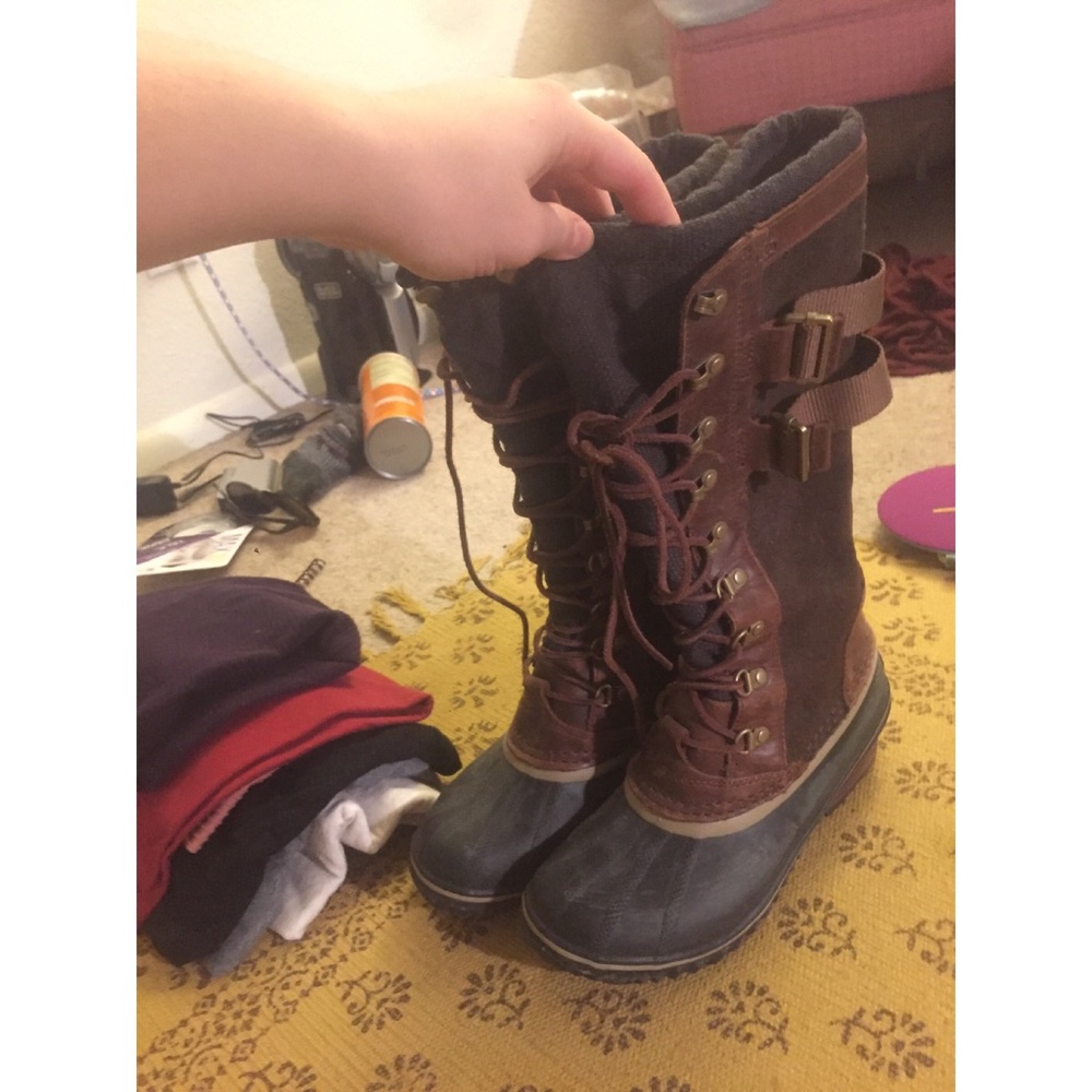 NEW NEVER WORN SOREL BOOTS