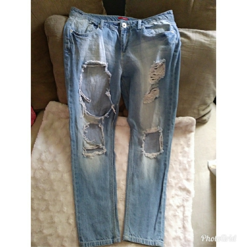 Loose boyfriend ripped light blue jeans