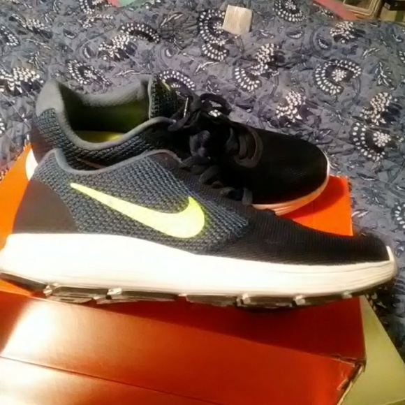 Prelove Nike shoes - Picture 2 of 3