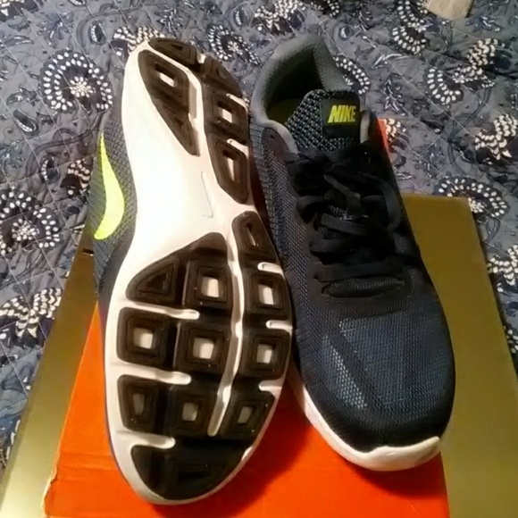 Prelove Nike shoes - Picture 3 of 3