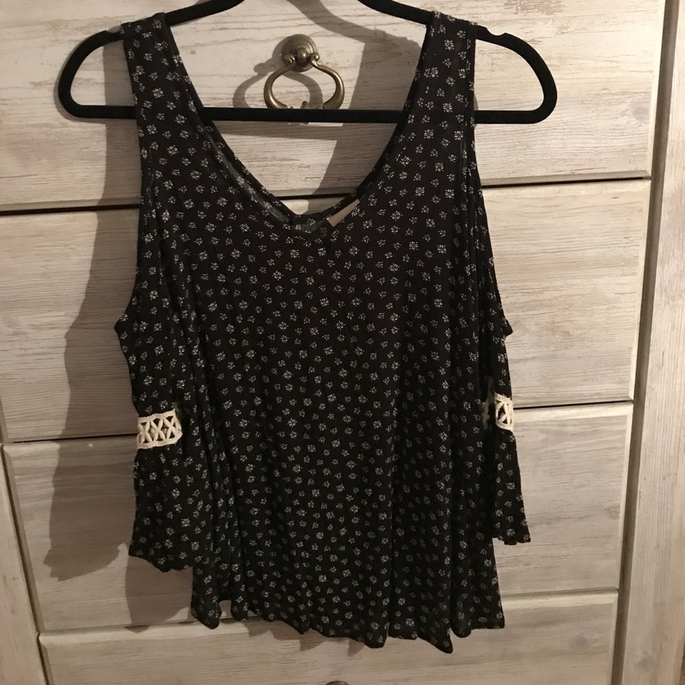 Open shoulder top