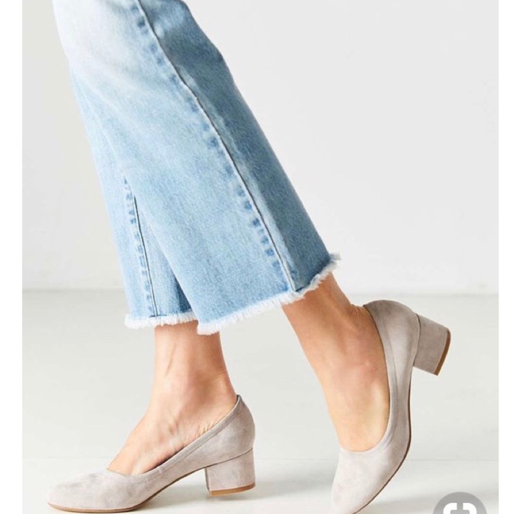 Elegant low heels