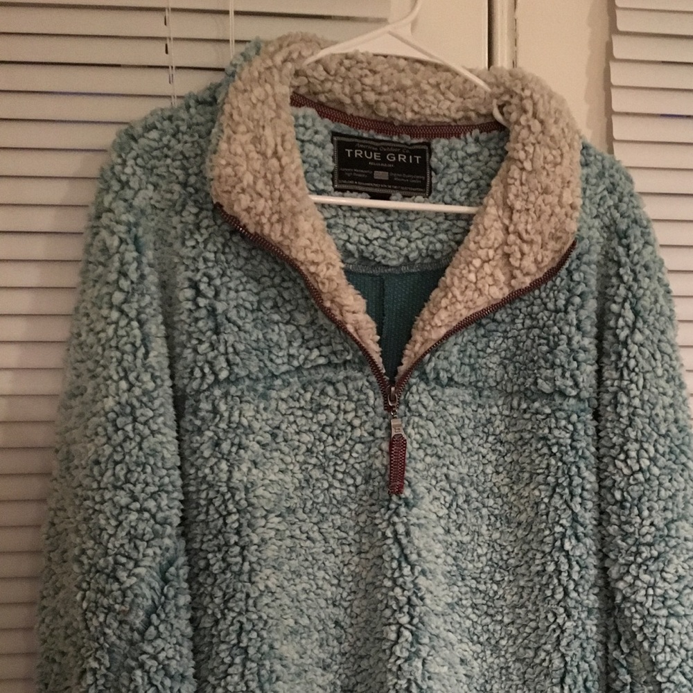 True Grit pullover. Blue frosted tip